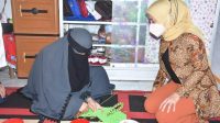 Ketua Dekranasda Kunjungi Pelaku Usaha Kerajinan Tangan Industri di Sinjai Timur