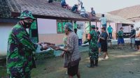 Wujudkan kebersamaan, Koramil 21/Kajoran Bantu Betulkan Atap Madrasah