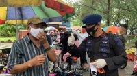 Lawan Covid-19, Danyon C Pelopor Terjun Langsung Bagikan Masker