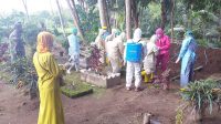 Jenazah Pasien RSA Muntilan Dikebumikan dengan Protokol Pemakaman Covid-19