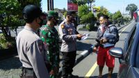 Pos PPKM Darurat Tugu Ireng Salam Aktif Lakukan Penyekatan