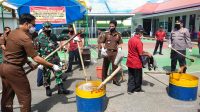 Kejari Sinjai Bakar Barang Bukti Kejahatan