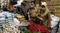 Wakil Bupati Sinjai Sidak Pasar, Harga Cabai Menurun Drastis