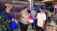 Polres Magelang Bersama TNI Patroli Skala Besar Bagikan Paket Bansos