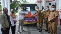PT. Kurnia Luwuk Sejati Serahkan 1000 Paket Sembako Kepada Masyarakat Kabupaten Banggai