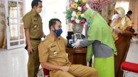 Suntik Vaksin Dosis II, Bupati Sinjai Yakinkan Warganya