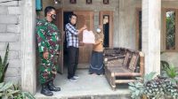 Babinsa Mranggen Dampingi Pemdes Serahkan Bantuan Sembako
