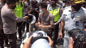 Kakorlantas Polri Tinjau Pembatasan Mobilitas di Perbatasan Magelang-Sleman