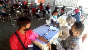Polres Magelang Kota Suntik Vaksin Dosis 2 Kepada 471 Karyawan Pabrik