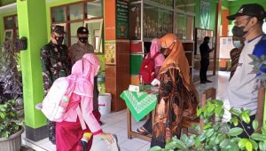 Aparat Wilayah Dampingi Dewan Guru Awali PTM