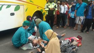 Tanpa Sebab, Calon Penumpang Bus Jatuh Tak Sadarkan Diri
