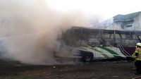 Diduga Korsluiting, Bus Terbakar di Dalam Area Garasi PO Maju Makmur