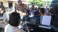 Polres Ngawi Salurkan Bantuan BTPKLW ke 189 Pedagang