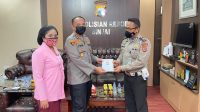 Kepedulian Kapolres Sinjai Bersama Ketua Bhayangkari, Santuni Anggotanya