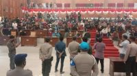 Nelayan Pesisir Sinjai Terobos Ruang Paripurna DPRD, Tuntut ‘Perre-Perre’ Dipulangkan