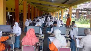 Keluarga Besar SMA Negeri 4 Kota Magelang Disuntik Vaksin 1