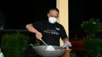 Bupati Kebumen Masak Nasi Goreng untuk Para Kades