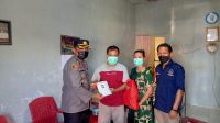 Peduli, Kapolres Sinjai Kunjungi Wartawan Yang Sakit dan Beri Bantuan