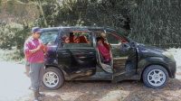 Peduli, Komunitas Otomotif Ompreng Family di Gowa Jemput Warga yang Akan Divaksin