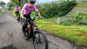 Ganjar Pranowo Taklukkan Tanjakan Ekstrem Nepal van Java