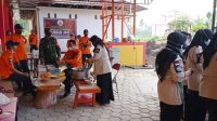 Relawan LPRB dan Koramil 18/Ngluwar Siapkan Makan Siang untuk Lansia
