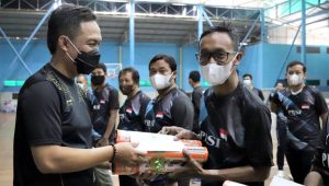 13 Klub Bulutangkis Anggota Pengkab PBSI Cilacap Terima Bantuan