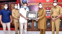 Bupati Sukoharjo Terima Penghargaan Top of The Year 2021 Kategori Good Leadership