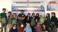 Peringati Hari Ibu, C-Geulis Bagi-Bagi Buket Gratis