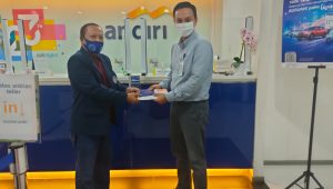 Penerima Beasiswa KIP Kuliah IAIM Sinjai Terima Buku Tabungan, Ini Harapan Warek III