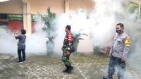 Bantu Cegah Meluasnya DBD, Babinsa Dampingi Fogging