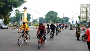 Gubernur Akmil Bersama Staf dan Komunitas RB Bersepeda Keliling Magelang