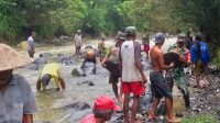 Tanggul Bendungan Jebol, Babinsa Desa Kedungsari Turun Tangan