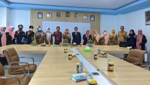 Disaksikan Rektor IAIM Sinjai, DP3AP2KB Serahkan Dana Hibah ke PIK M