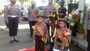 Kedatangan Kapolres Magelang Kota yang Baru Disambut Polisi Cilik