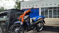 Mizar Roem Serahkan Motor Pemenang Gebyar e-KTA Nasdem di Warga Lappa