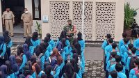 Tanamkan Disiplin dan Karakter Pancasila, Koramil 20/Salaman Terjun Langsung di Sekolah