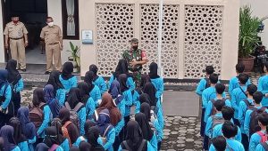 Tanamkan Disiplin dan Karakter Pancasila, Koramil 20/Salaman Terjun Langsung di Sekolah