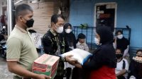 Yonif Mekanis 403/WP Bantu Sembako ke Masyarakat