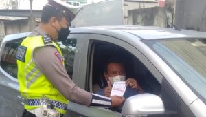 Personil Satlantas Polres Bantaeng Lakukan Operasi Kartu Vaksin