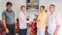 Kesbangpol Kabupaten Simeulue Menyerahkan SKT PJID-N Kabupaten Simeulue