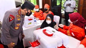 Kapolri Minta Vaksinasi Booster untuk Lansia Dimaksimalkan