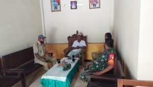 Jaga Hubungan Baik, Babinsa Koramil Tipe B 0808/04 Sanankulon Laksanakan Komsos Dengan Warga Binaannya