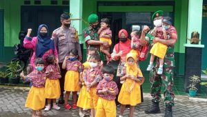 Belasan Anak PAUD Mutiara Bunda Trasan Kunjungi Koramil 03/ Bandongan