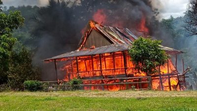 Rumah Panggung Warga Lamatti Riattang Sinjai Ludes Terbakar