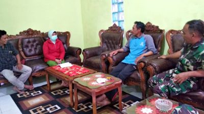 Babinsa Koramil Pakis Komsos Dengan Warga, Imbau Disiplin Protokol Kesehatan