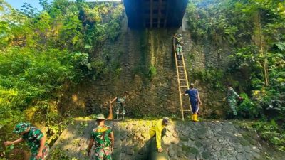 Yonarmed 3/105 Tarik/NP Serbu Talang Londo di Desa Kalijoso
