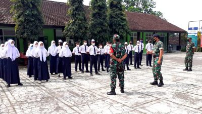Koramil Secang Bekali Materi Latihan Dasar Kepemimpinan Bagi Calon Pengurus OSIS
