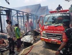 Diduga Akibat Korsleting, Dua Rumah di Kendal Ludes Terbakar
