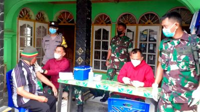 Warga Masyarakat dan Pengunjung Pasar Kaponan Disasar Vaksinasi