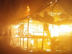 Rumah Panggung Milik Warga Desa Aska Sinjai Selatan Ludes Terbakar
